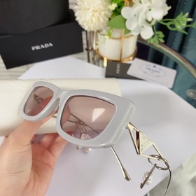PRADA*SPR14Y в сочетании с новыми жемчужными серьгами этого года 