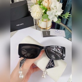 PRADA*SPR14Y в сочетании с новыми жемчужными серьгами этого года