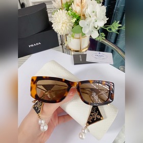 PRADA*SPR14Y в сочетании с новыми жемчужными серьгами этого года 