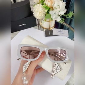 PRADA*SPR14Y в сочетании с новыми жемчужными серьгами этого года 