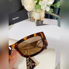 PRADA*SPR14Y в сочетании с новыми жемчужными серьгами этого года 