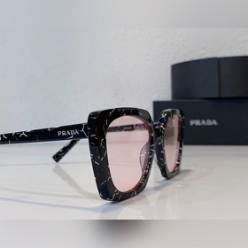 2023 год, первая премьера новой модели PRADA, модель SPR23Zs, раз
