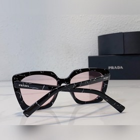 2023 год, первая премьера новой модели PRADA, модель SPR23Zs, раз