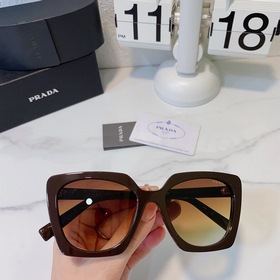 2023 год, первая премьера новой модели PRADA, модель SPR23Zs, раз