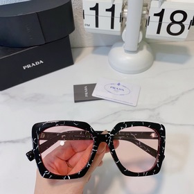 2023 год, первая премьера новой модели PRADA, модель SPR23Zs, раз
