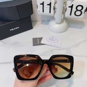 2023 год, первая премьера новой модели PRADA, модель SPR23Zs, раз