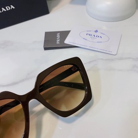 2023 год, первая премьера новой модели PRADA, модель SPR23Zs, раз