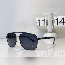Prada Модель： SPR90Y Размер： 62х19-11-140.