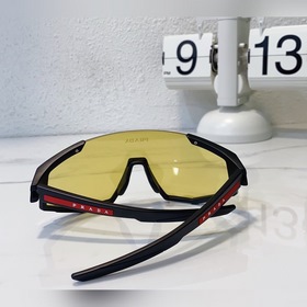 Prada, модель SPS04W, оригинальная форма, фирменный красный логот