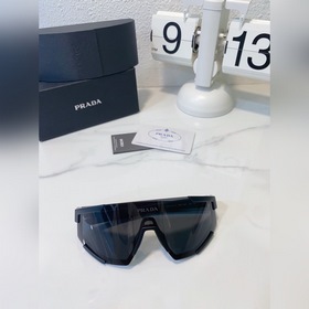 Prada, модель SPS04W, оригинальная форма, фирменный красный логот