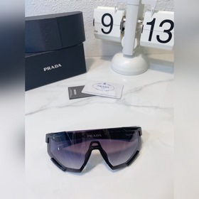 Prada, модель SPS04W, оригинальная форма, фирменный красный логот