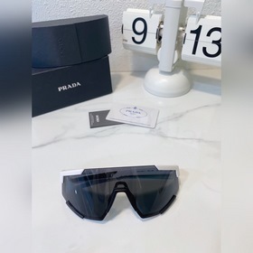 Prada, модель SPS04W, оригинальная форма, фирменный красный логот