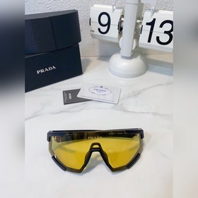 Prada, модель SPS04W, оригинальная форма, фирменный красный логот