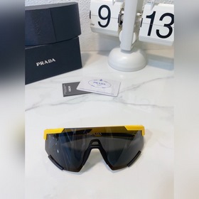 Prada, модель SPS04W, оригинальная форма, фирменный красный логот