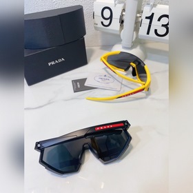Prada, модель SPS04W, оригинальная форма, фирменный красный логот