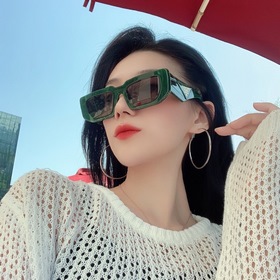 Модель PRADA SPR11ZS Размер： 52-18-145 PRADA с усилившимся объемн