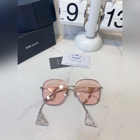 Prada Солнцезащитные очки Prada с подвеской из бриллиантов Модел