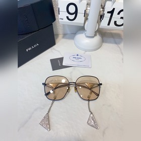 Prada Солнцезащитные очки Prada с подвеской из бриллиантов Модел