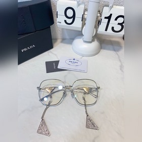 Prada Солнцезащитные очки Prada с подвеской из бриллиантов Модел