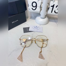 Prada Солнцезащитные очки Prada с подвеской из бриллиантов Модел