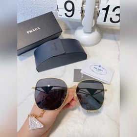 Prada Солнцезащитные очки Prada с подвеской из бриллиантов Модел