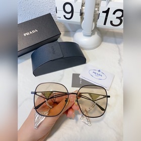 Prada Солнцезащитные очки Prada с подвеской из бриллиантов Модел