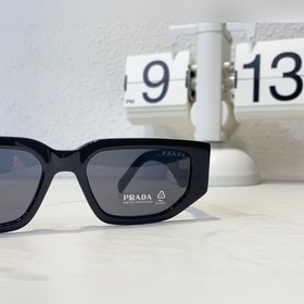 Prada Модель： SPR 09Z Размер： 54х18-140