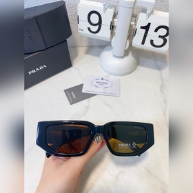 Prada Модель： SPR 09Z Размер： 54х18-140