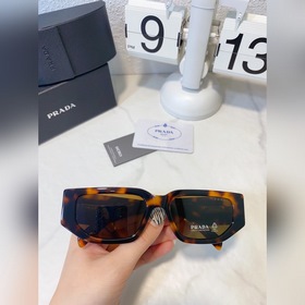 Prada Модель： SPR 09Z Размер： 54х18-140