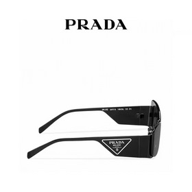 Цепочка Prada с треугольным логотипом
