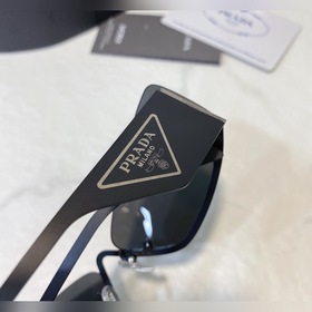 Prada Модель： SPR 59Z Размер： 64х16-135