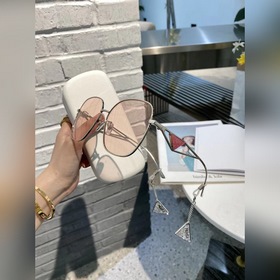 Prada Солнцезащитные очки Prada Девочка розовый Подвеска с бахр