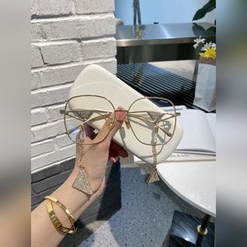 Prada Солнцезащитные очки Prada с подвеской из бриллиантов Модел