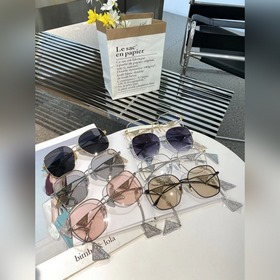 Prada Солнцезащитные очки Prada с подвеской из бриллиантов Модел
