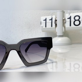 Roberto Cavalli Модель： RC 1075 Особенности： фирменный логотип из