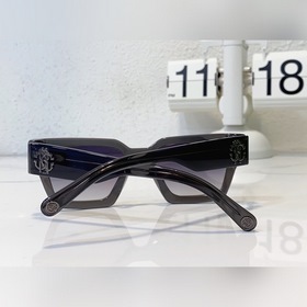 Roberto Cavalli Модель： RC 1075 Особенности： фирменный логотип из