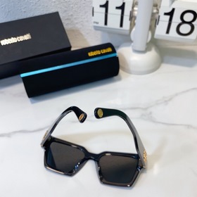 Roberto Cavalli Модель： RC 1075 Особенности： фирменный логотип из