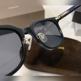 TOM FORD Официальный сайт новой модели FT802-K Размер： 53 мм, 21