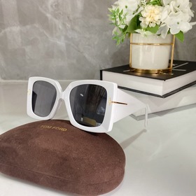 TOM FORD Модель： TF921 Размер： 54/18-145