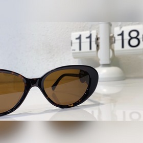 VERSACE Модель： VE4433 Размер： 54/17-145