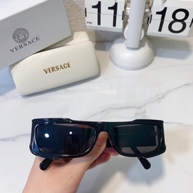 Существует роскошь под названием VERSACE*Солнцезащитные очки с го