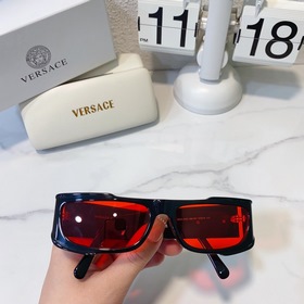 Существует роскошь под названием VERSACE*Солнцезащитные очки с го