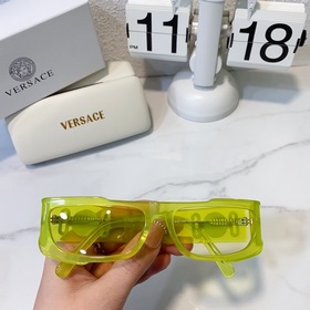 Существует роскошь под названием VERSACE*Солнцезащитные очки с го