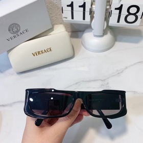 Существует роскошь под названием VERSACE*Солнцезащитные очки с го