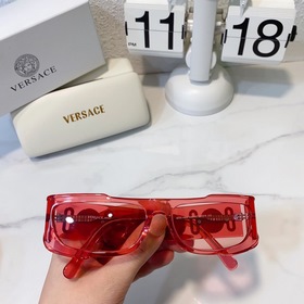 Существует роскошь под названием VERSACE*Солнцезащитные очки с го
